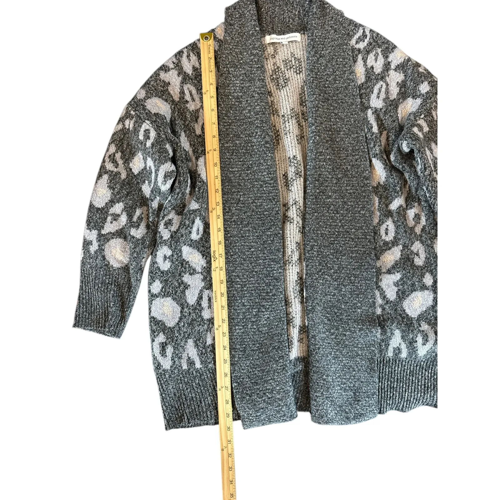 Cupcakes & Cashmere Molly Leopard Jacquard Open Cardigan – Gray – L - Image 2