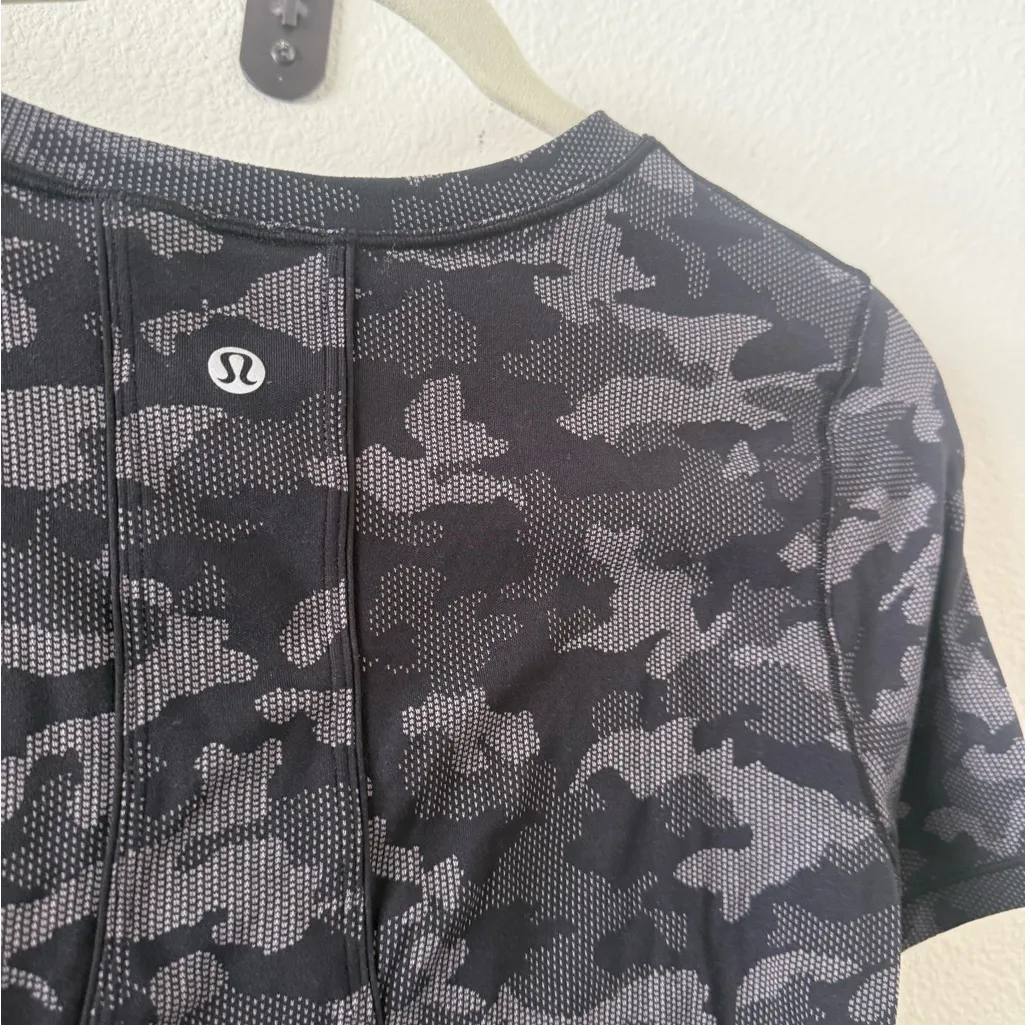 Lululemon Long Distance Short Sleeve
Heritage Camo Jacquard Black Lunar Rock Top - Image 6