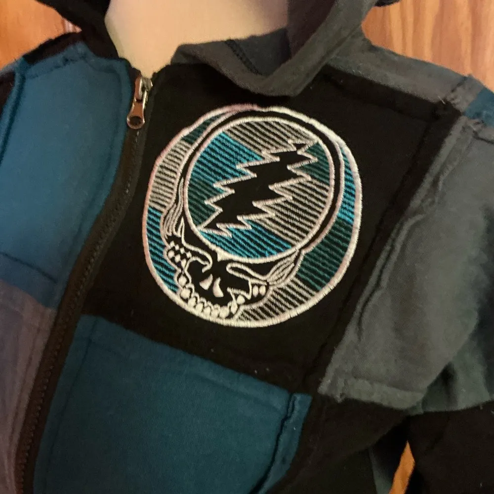 Grateful Dead NWT patchwork stealie cropped hoodie - Image 4