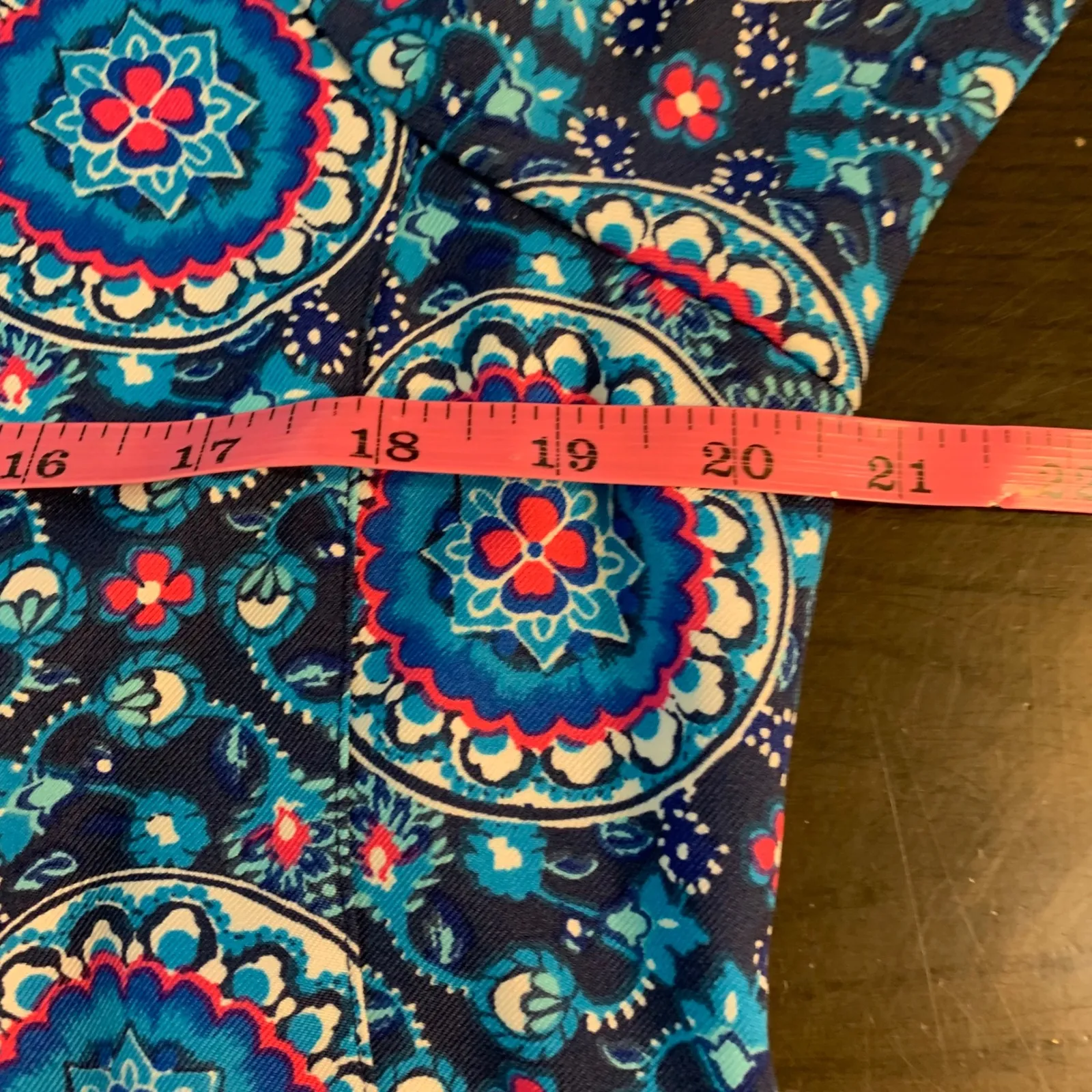 Vera Bradley Women's Size M Blue Floral Print V Neck Scrub Top Short Sleeve - Image 7