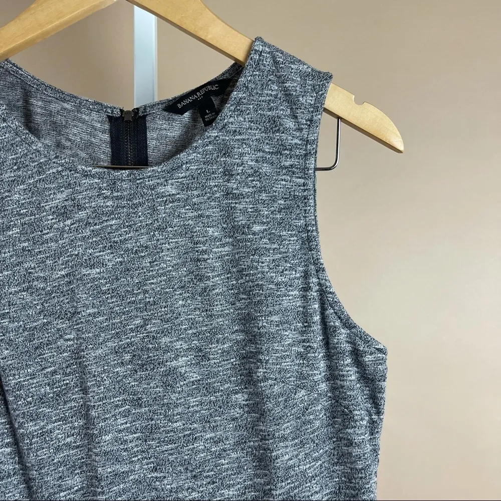 Banana Republic Ruffle Flare Tank Top Exposed Zipper Size Large Office - Image 6