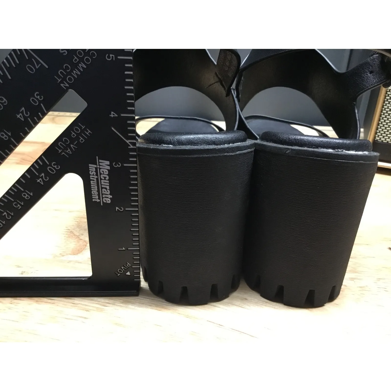 Madden Girl G-Starry Chunky Lug-Sole Platform Sandals Women's 10 Black Leather - Image 4