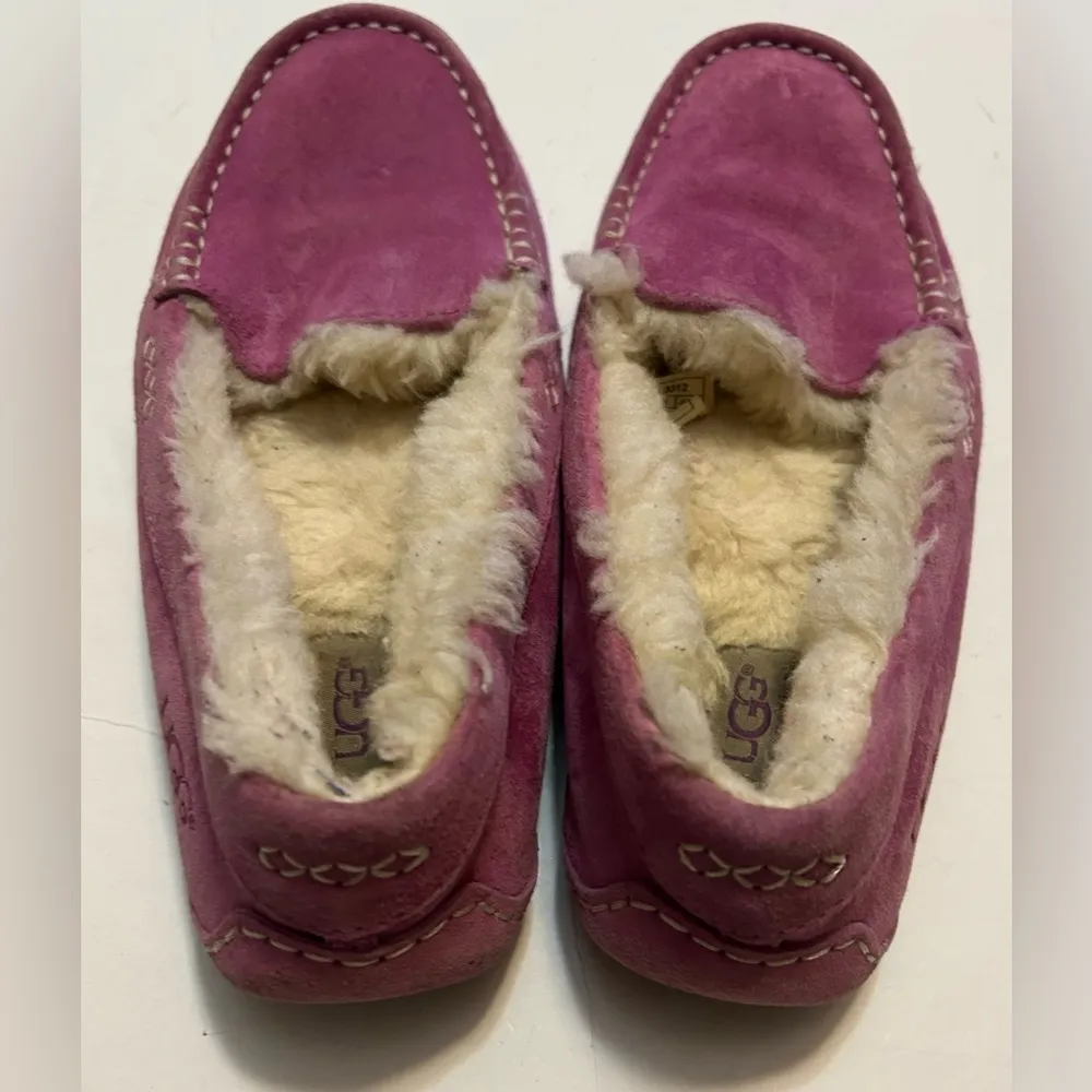 UGG Australia Womens Ansley
Moccasin Slippers purple  Sheepskin Slip On Size 9 - Image 3