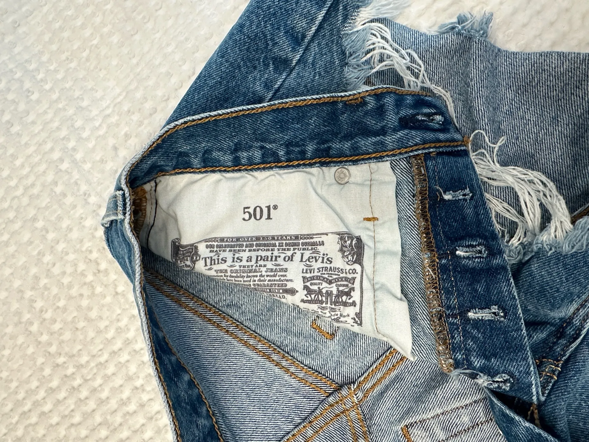 Levi’s 501 Original Fit High-Rise Women’s Shorts - Image 4