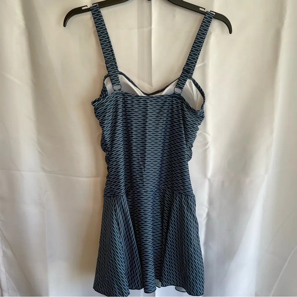 Shekini rouged swimsuit, non removable pads, size medium, adjustable straps Blue - Image 5