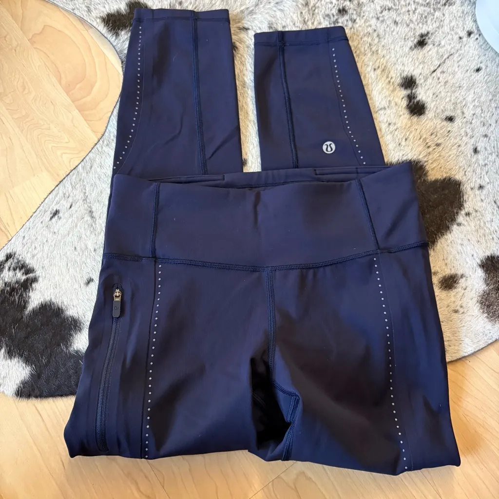 LULULEMON Extra Mile‎ Crop Leggings Reflective Size 4 Navy - Image 3