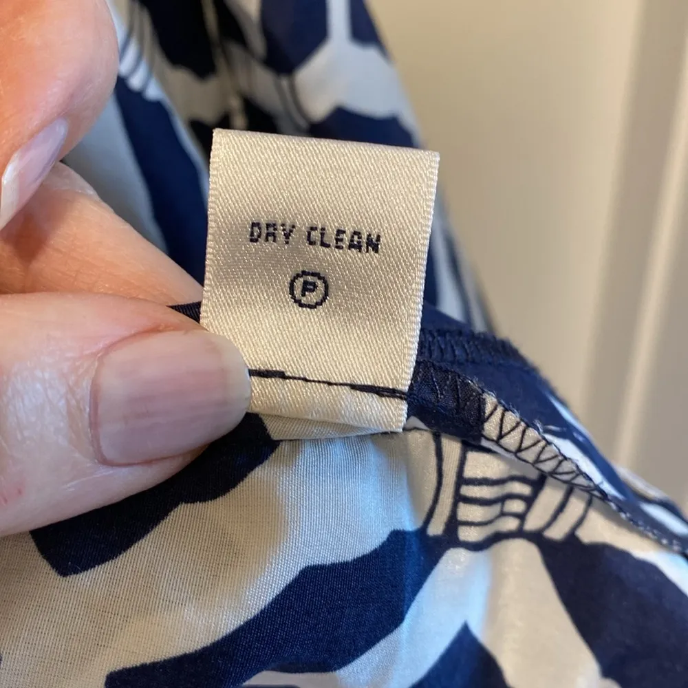 Beautiful Silk Blend Lily Pulitzer Dress in Blue and White Size 6 - Image 9