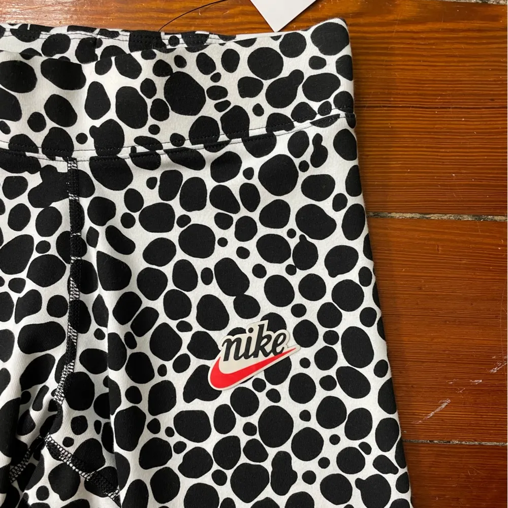 NWT NIKE Essential Black & White Animal Print Bike Shorts - Size XS 🧡 - Image 5