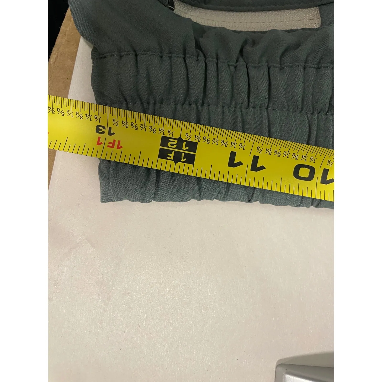 Vuori Women's Aim High Shorts Sage Green Elastic Waist Zip Pocket Athletic - Image 7