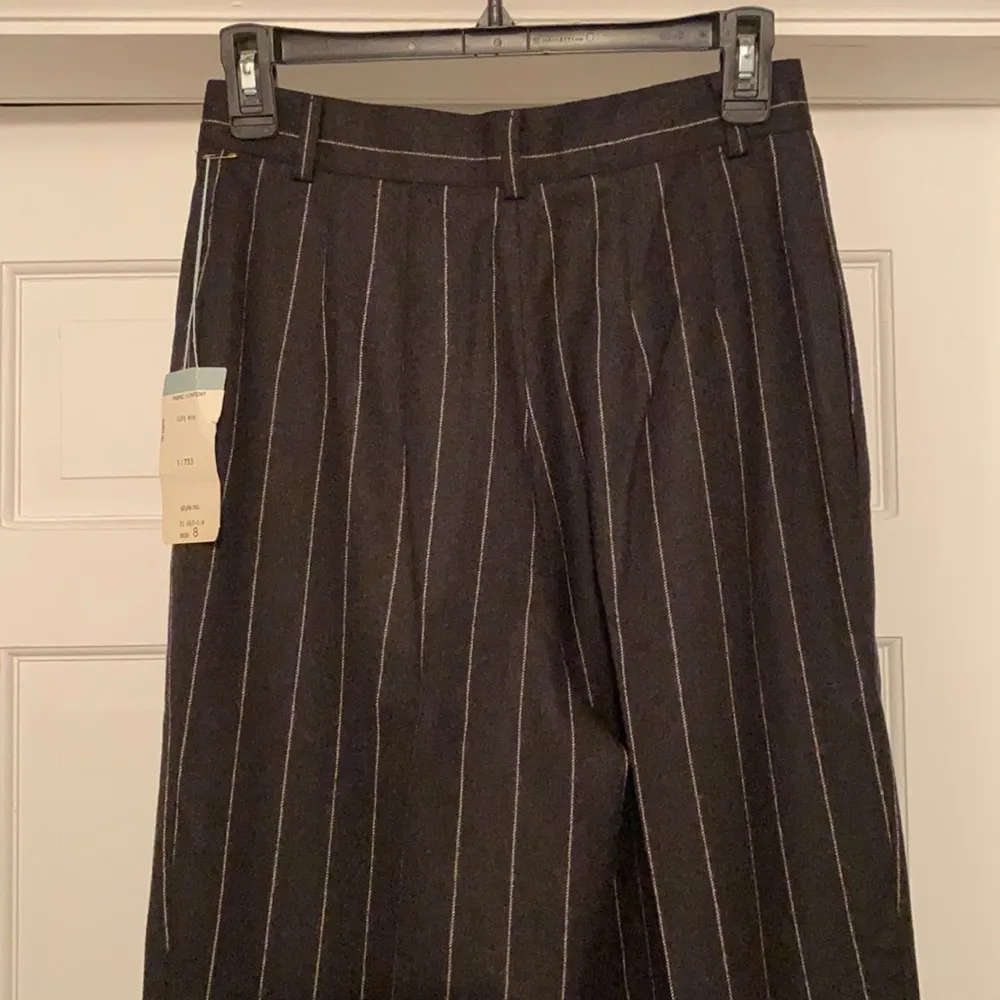 Vintage 90s Harvé Benard gray pinstriped high waist wool dress pants, size 8 - Image 5