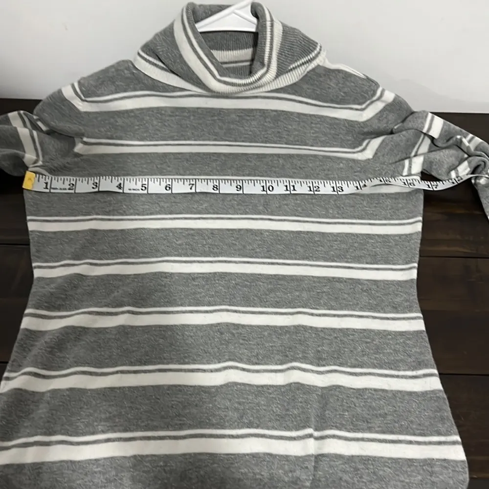 BANANA Republic Turtle Neck Long Sleeve Shirt Grey and White Striped Size Small - Image 8