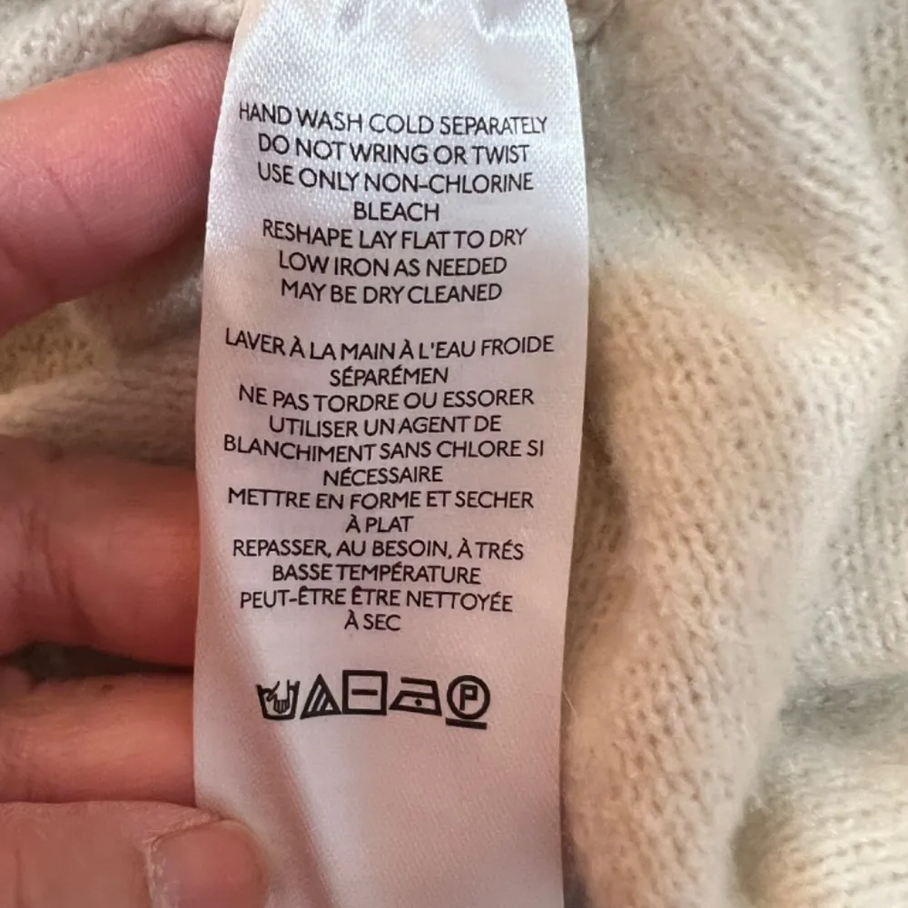 BDG oversized cropped beige sweater size M - Image 6