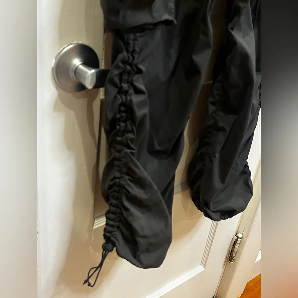 Lululemon Dance Studio Relaxed-Fit Mid-Rise Cargo Pant Dark Grey Small - Image 4