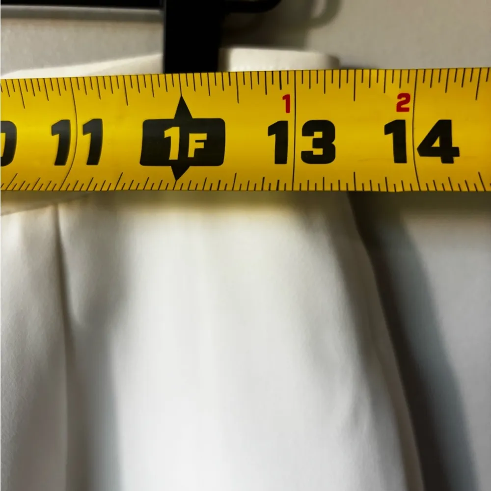 Dana Buchman white wide leg dress pants in size 10. - Image 6