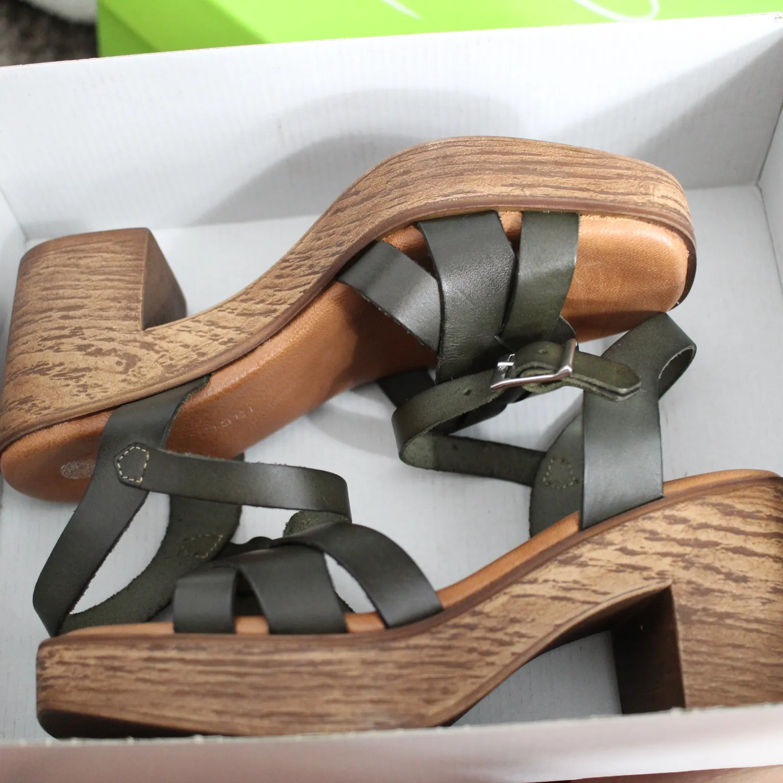 Eric Michael Women's Heidi  Platform Block Heel Size 6.5 NIB Chunky Ankle Strap - Image 7
