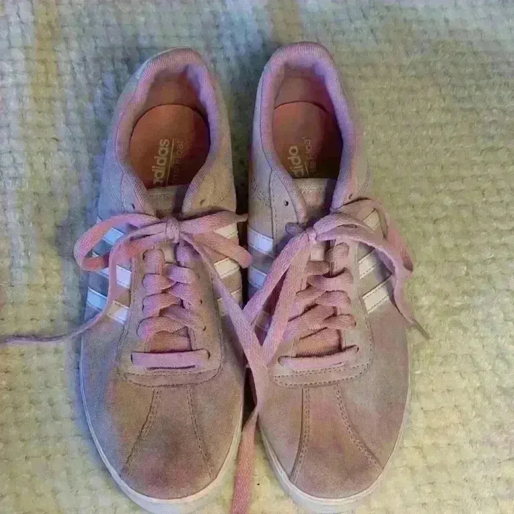 Adidas pink sneaker sz 9 casual preppy Barbie streetwear comfy school *flaw - Image 4