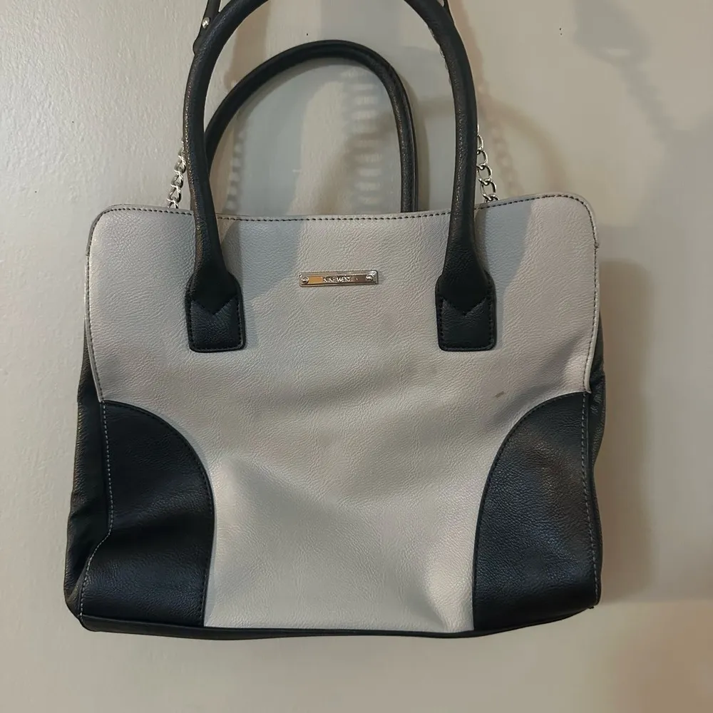 Nine West Gray and Black Pleather Shoulder Bag - Image 10
