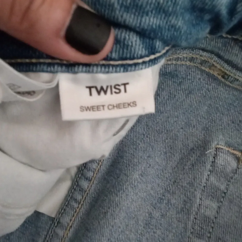 Amo twist in sweet cheeks women's jeans size 30 - Image 7