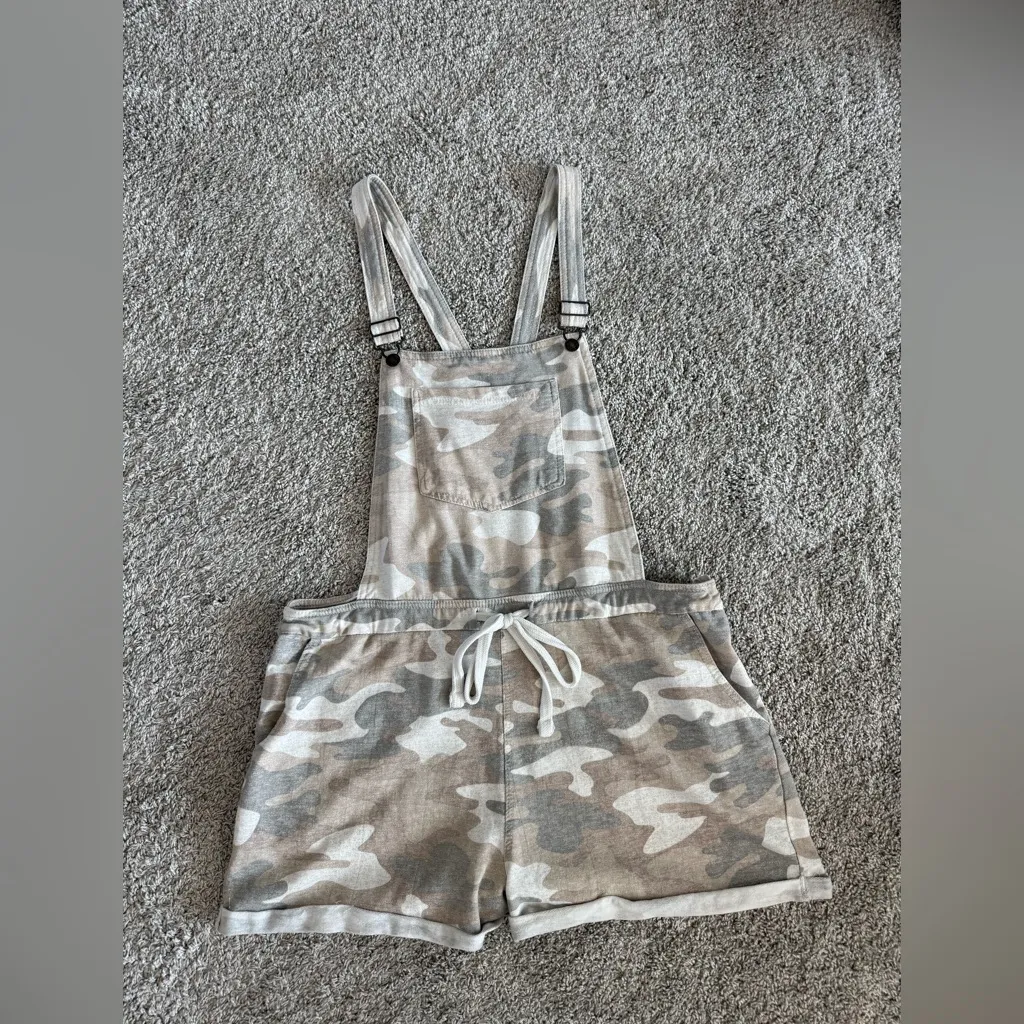 Wallflower Camouflage Overall Shorts size XL Tan - Image 5