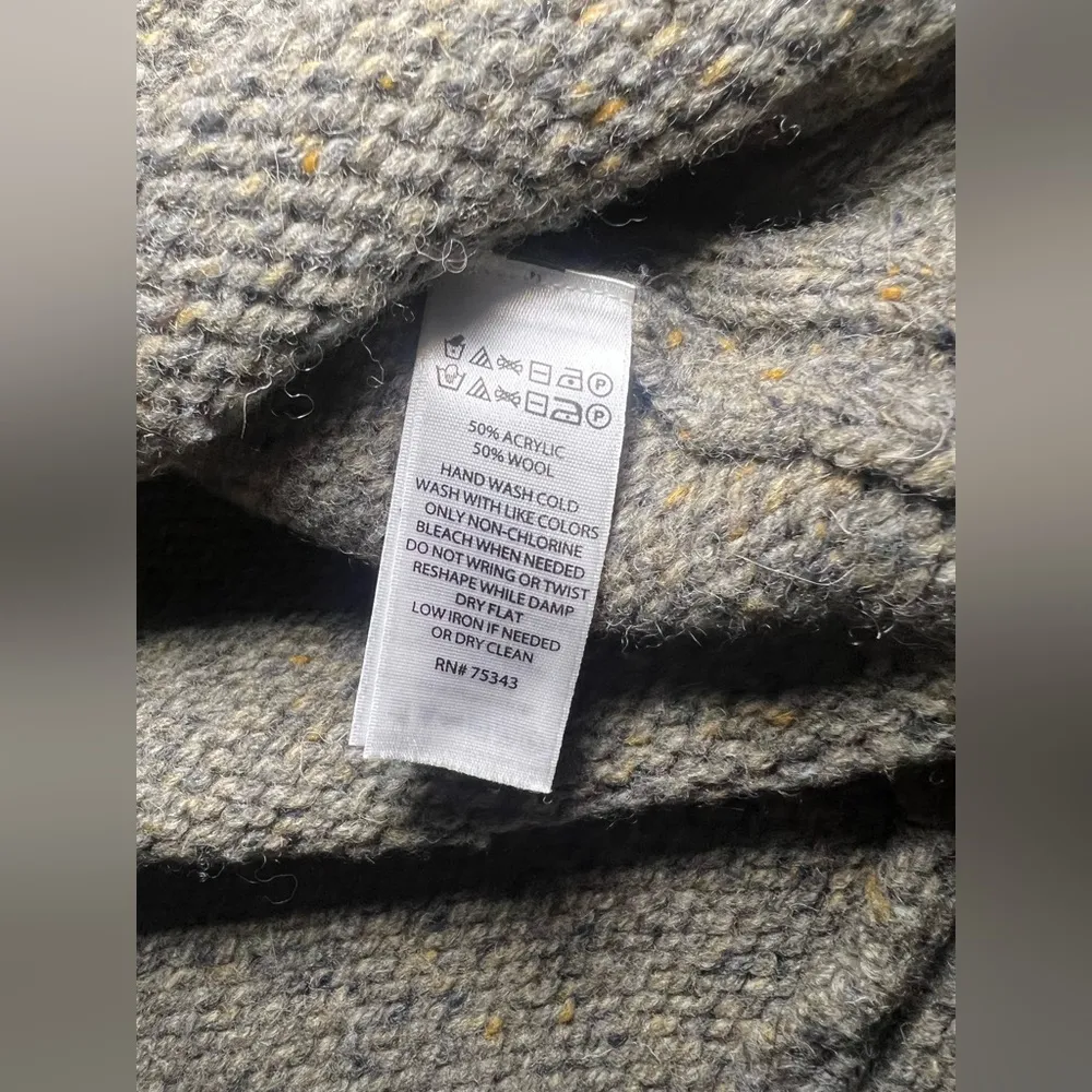 Women's Wool Blend Cowl
Neck Sweater w/ Side Zipper, Size L,Great - Image 10