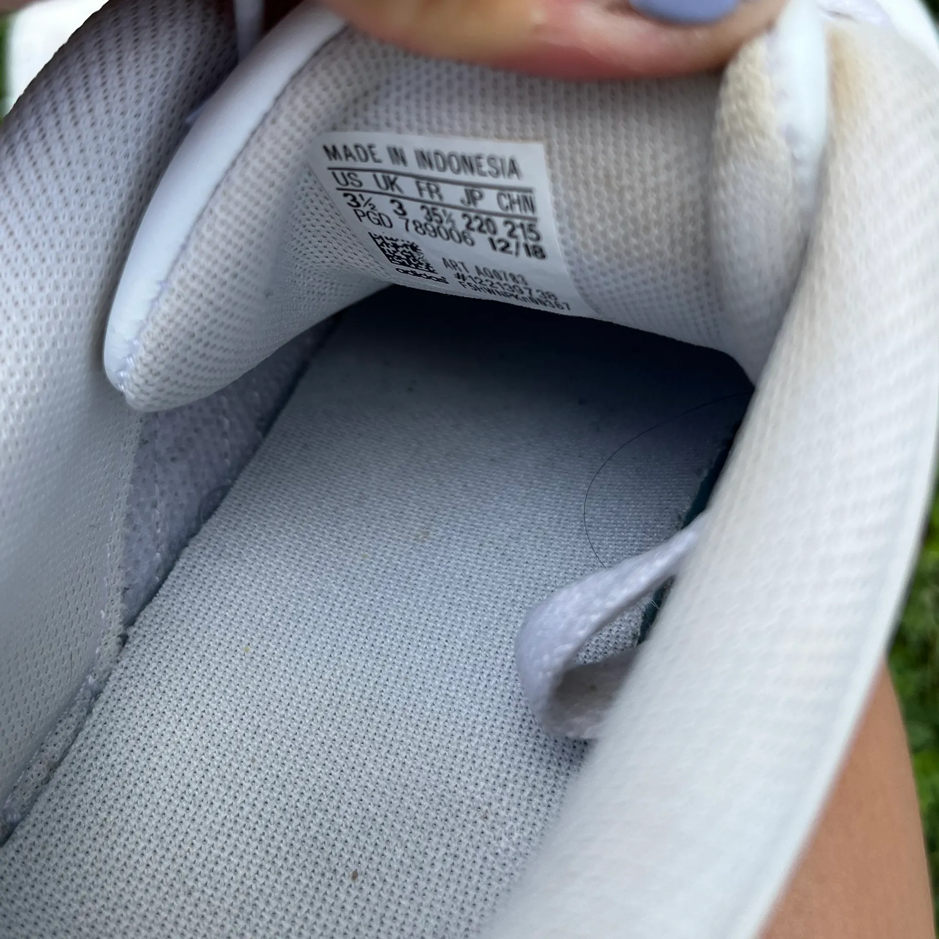 Adidas White Low Shoes - Image 5