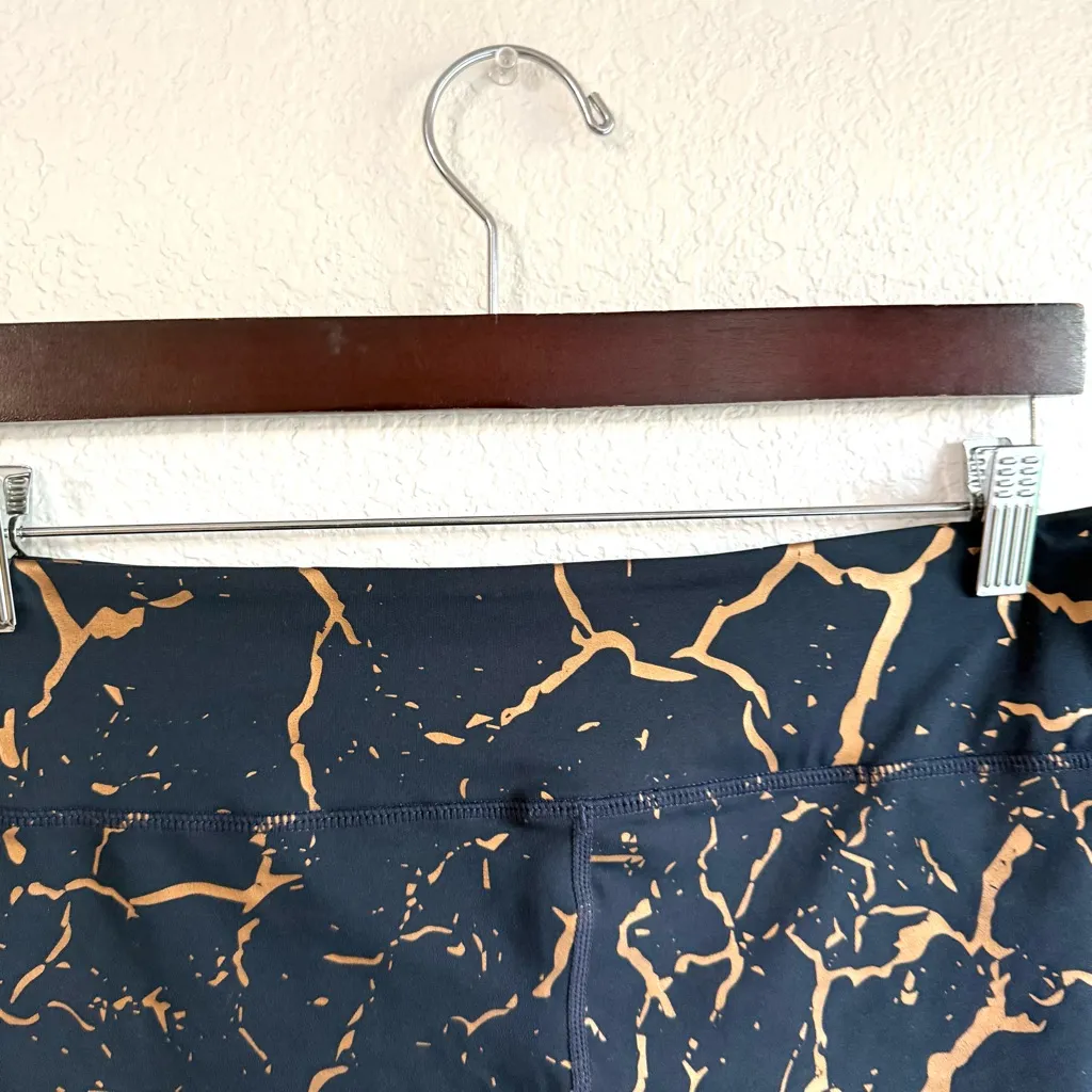 Wodbottom Womens Shorts Black Gold Crackle Athletic Lift Size Medium - Image 3