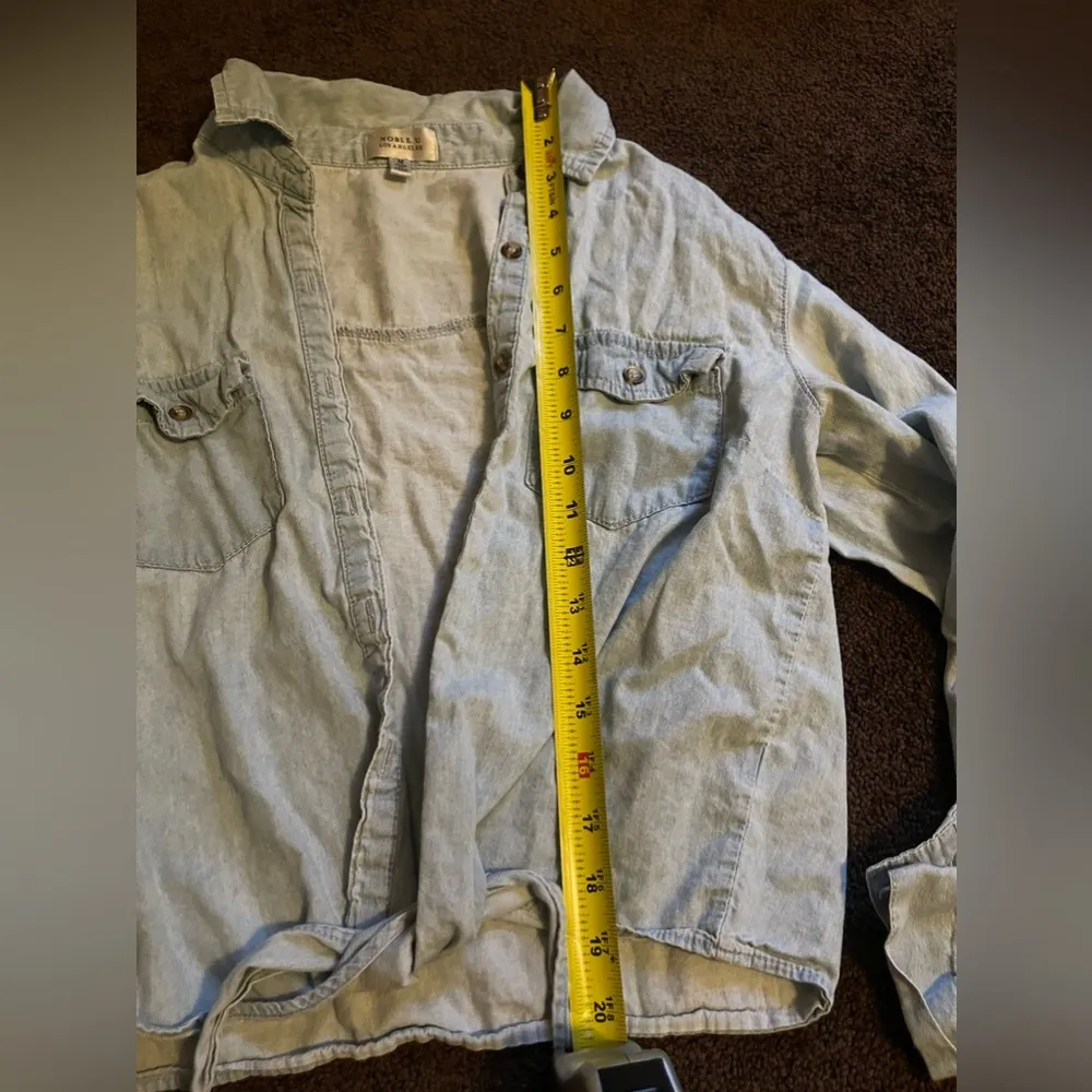 light blue denim cropped tied elbow sleeve shirt M - Image 6