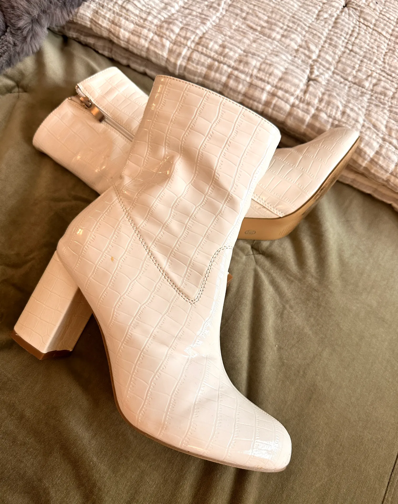 White Patent Leather Gogo Boots Size 7 - Image 3
