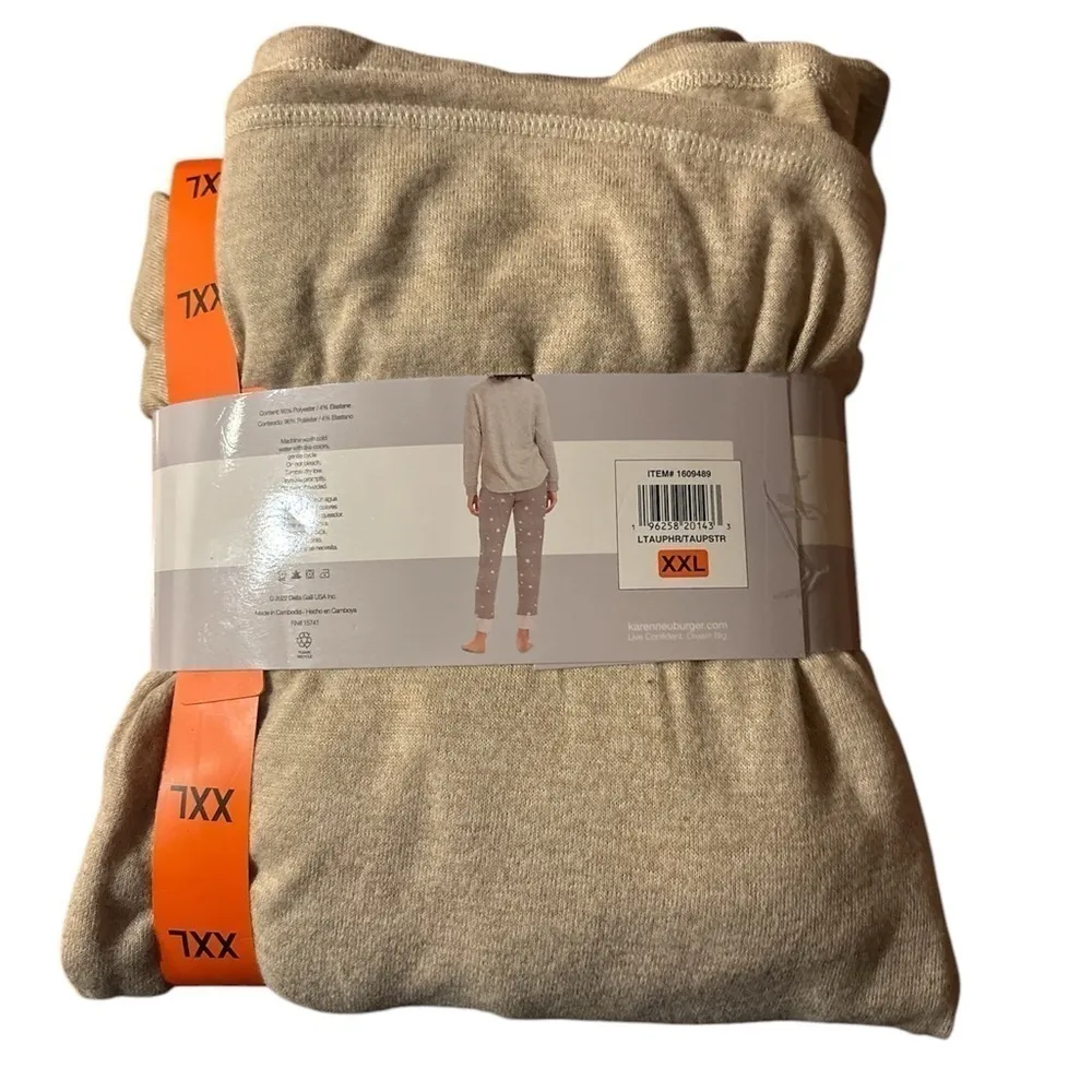 Karen Neuburger Live Love Lounge 3 - Image 2