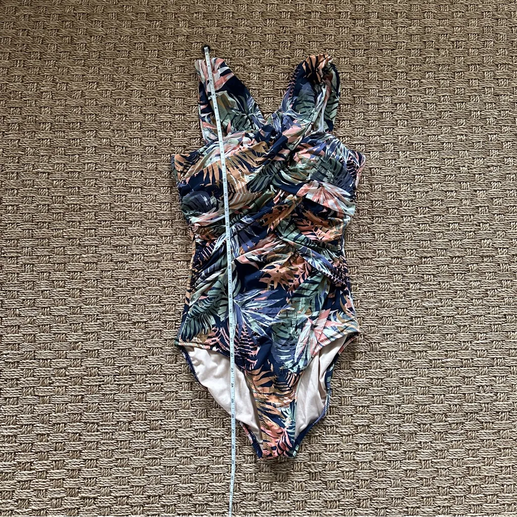 Garnet Hill Size 6 Swimsuit One Piece Floral Ruched Front Underwire Tropical - Image 9