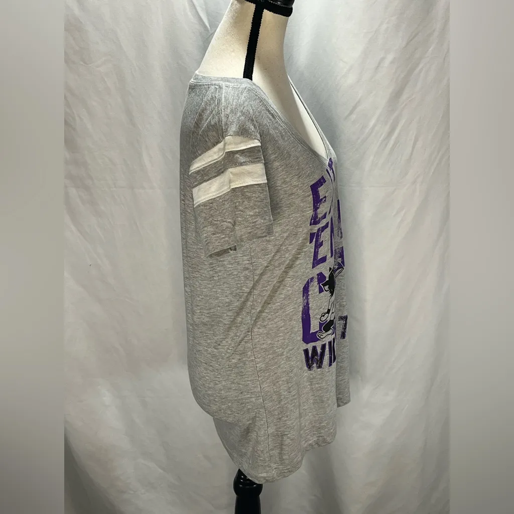 Camp David Kansas State Wildcats Eat ‘Em Up Cats Striped Sleeve V-Neck T-Shirt - Image 5