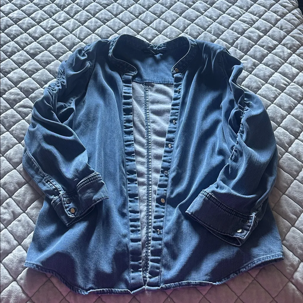 White House Black Market Blue Jean button‎ down size medium - Image 2