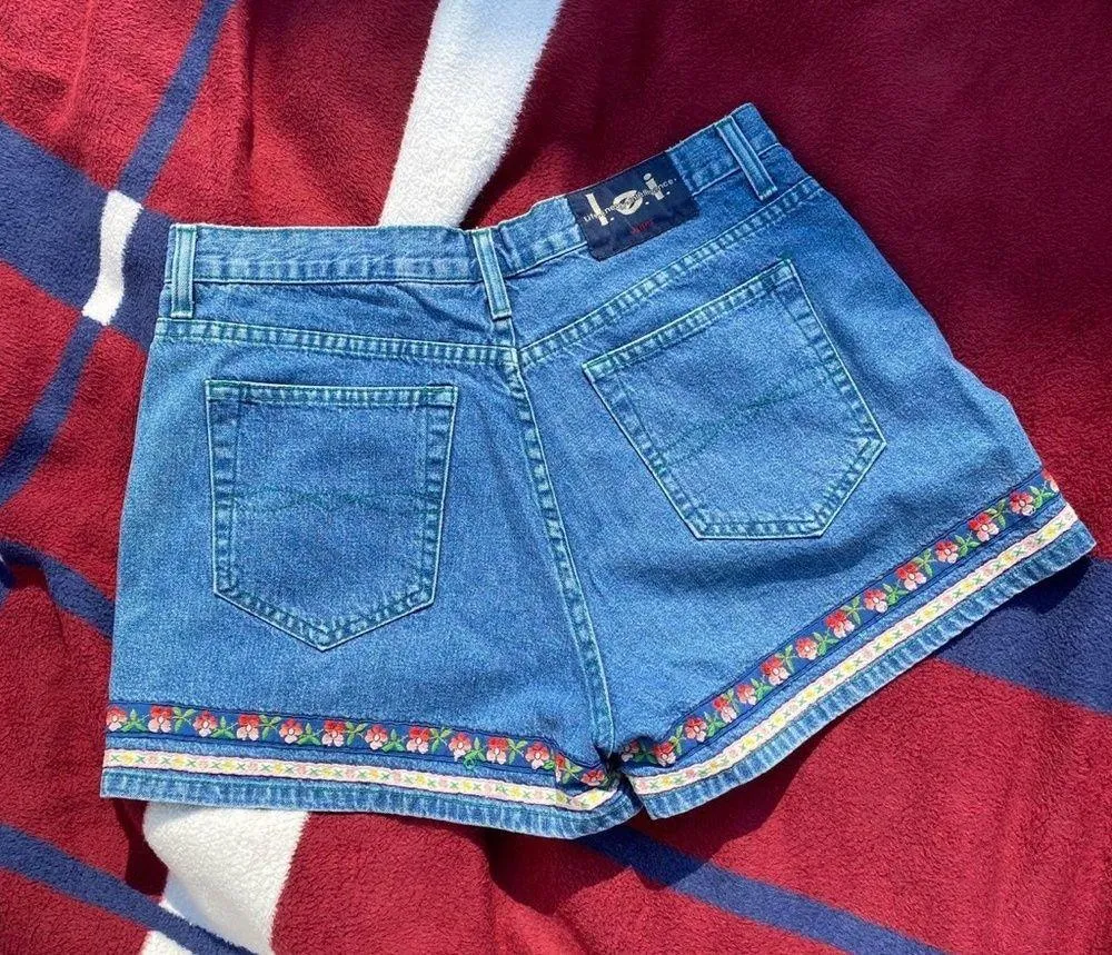 Vintage L.e.i - life energy intelligence high waisted floral embroidered shorts - Image 2
