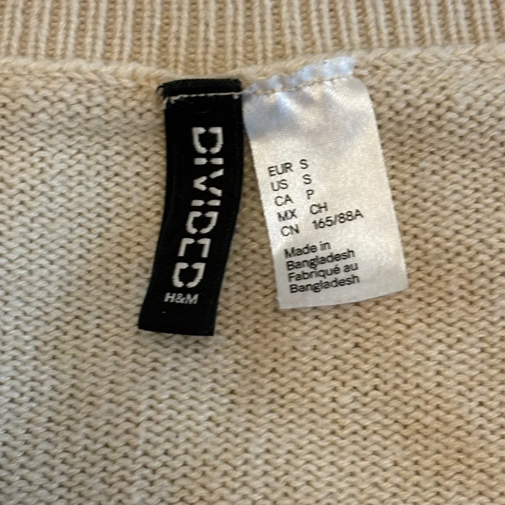H&M Cream and Black Striped V-Neck Sweater - Image 3