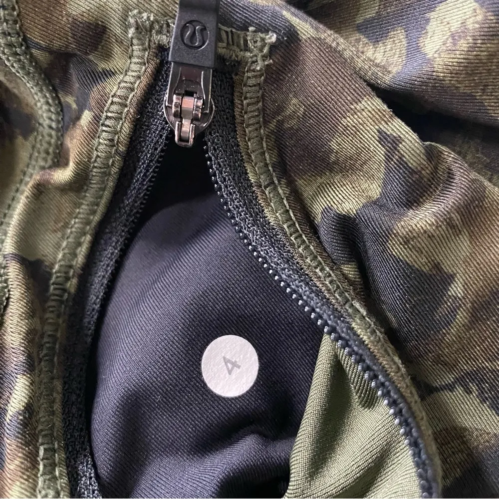 Lululemon Run Top Speed Crop Full-On Luxtreme Mystic Jungle Fatigue Green Black - Image 10