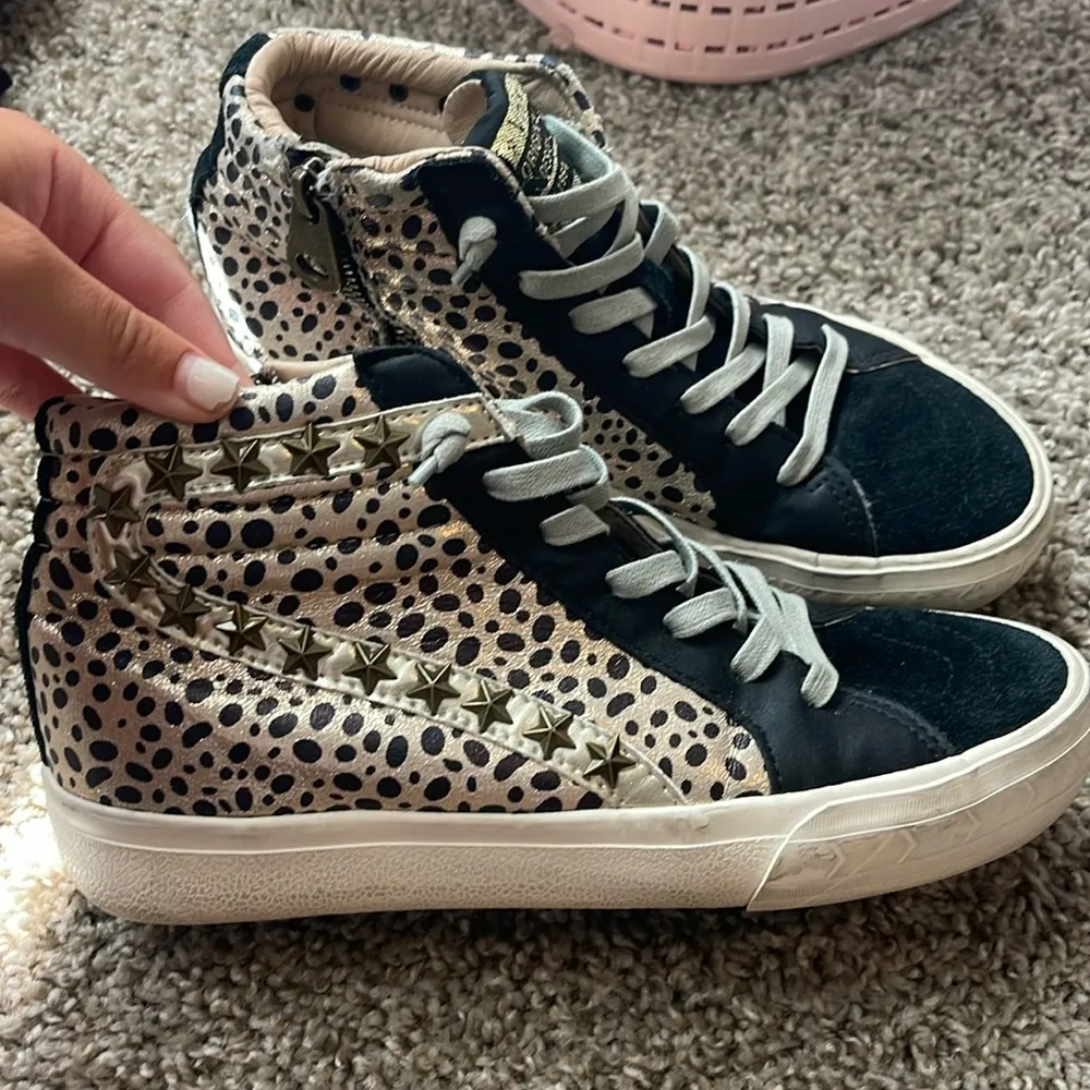 💝Vintage Havana Hightops Black Size 8 - Image 2