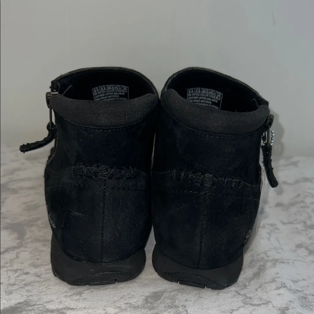 NWT Skechers Bikers Zippiest Women's Suede Black Ankle Booties - Image 4