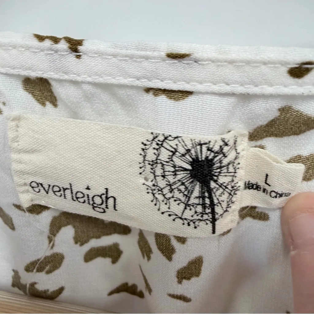 Everleigh White Printed Button Up Ruffle Sleeve Smocked Waist Blouse Size Large - Image 6