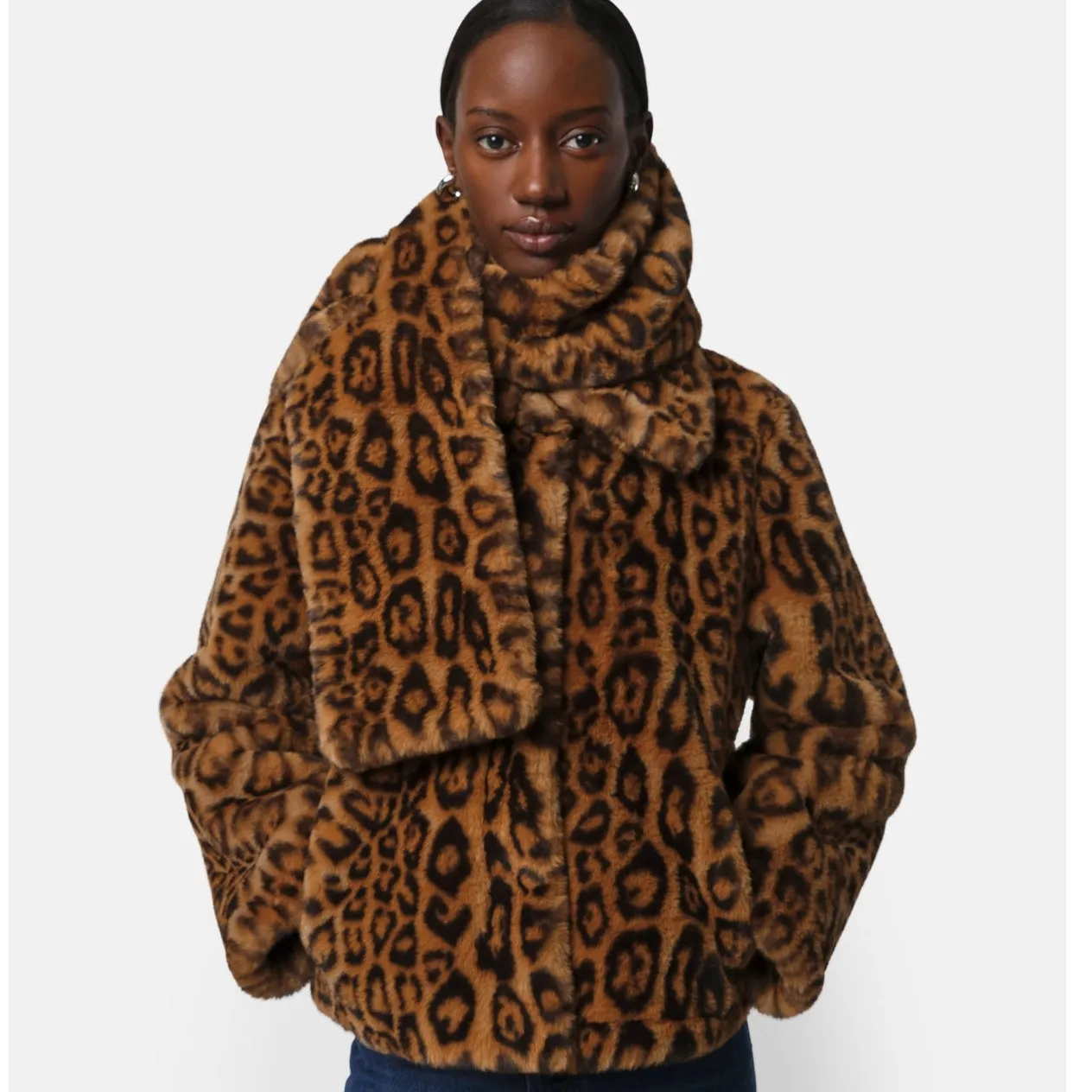 Apparis NWT Jasper Plush Leopard Print Black Brown Faux Fur Thread Through Scarf - Image 2