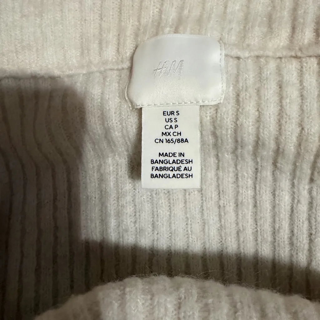 H&M  • off the shoulder sweater - Image 6