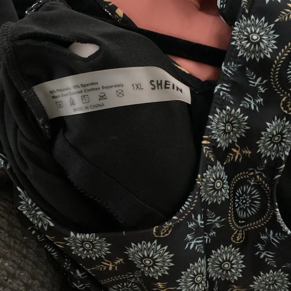 SHEIN Black and Gold Bodysuit with Metallic Accents - Image 3