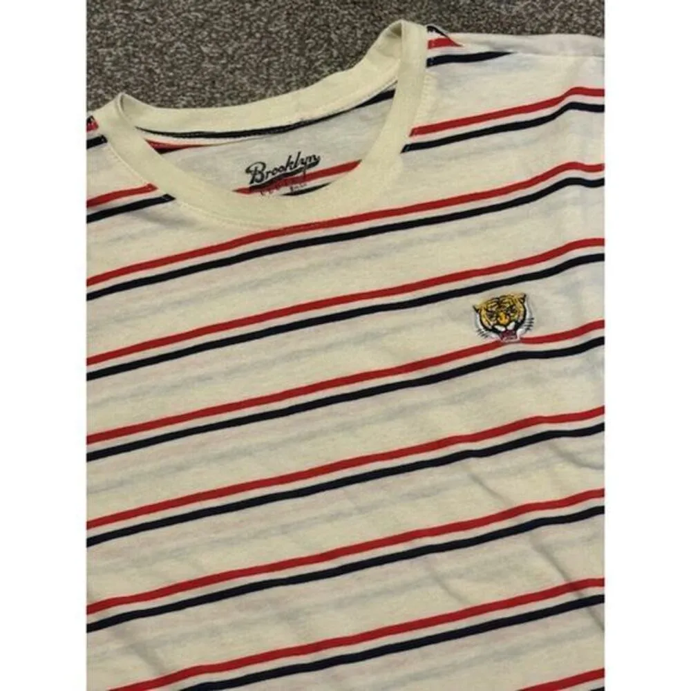 BROOKLYN clothing Striped Multicolored Tiger T-Shirt Size‎ Medium - Image 2