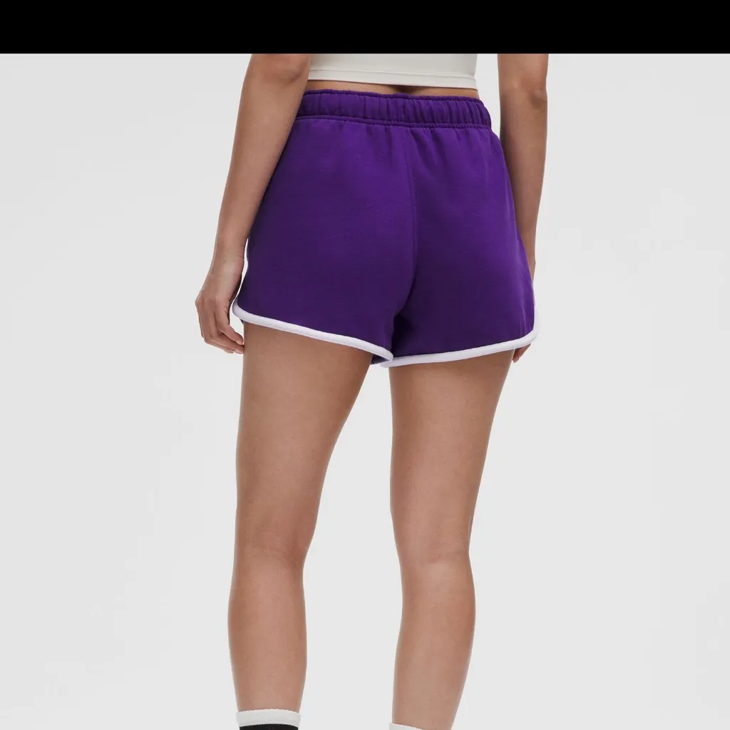 Scuba mid rise oversized 3” trim shorts - Image 3