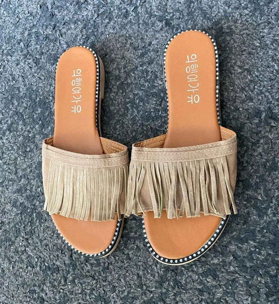 Boutique tassel sandals - Image 3