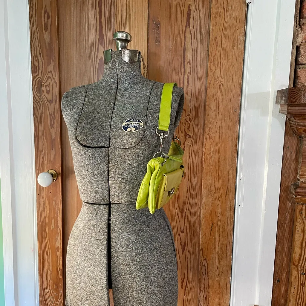 Lumiani Neon Green & Yellow Leather Bag / Made in a Italy - Image 12