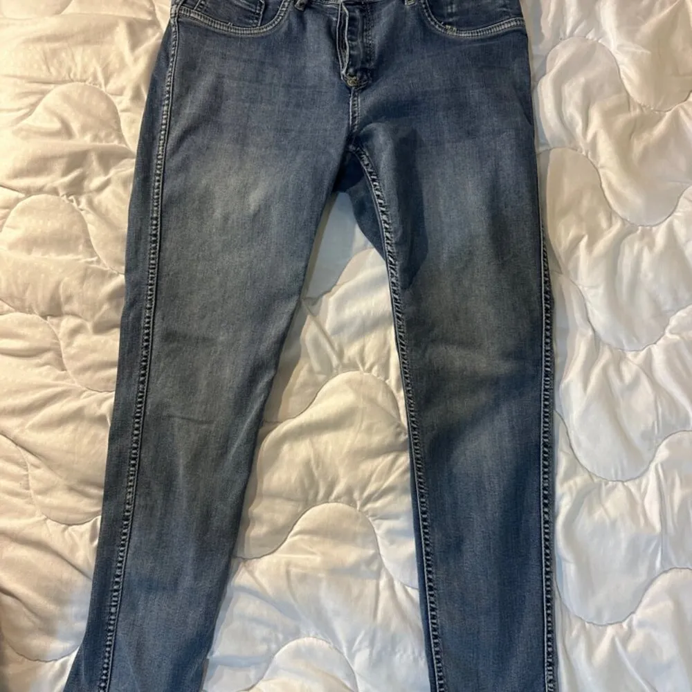 Venus Reversible Strechy Jeans Size S Capri Animal Print and Plant Blue Jeans - Image 3