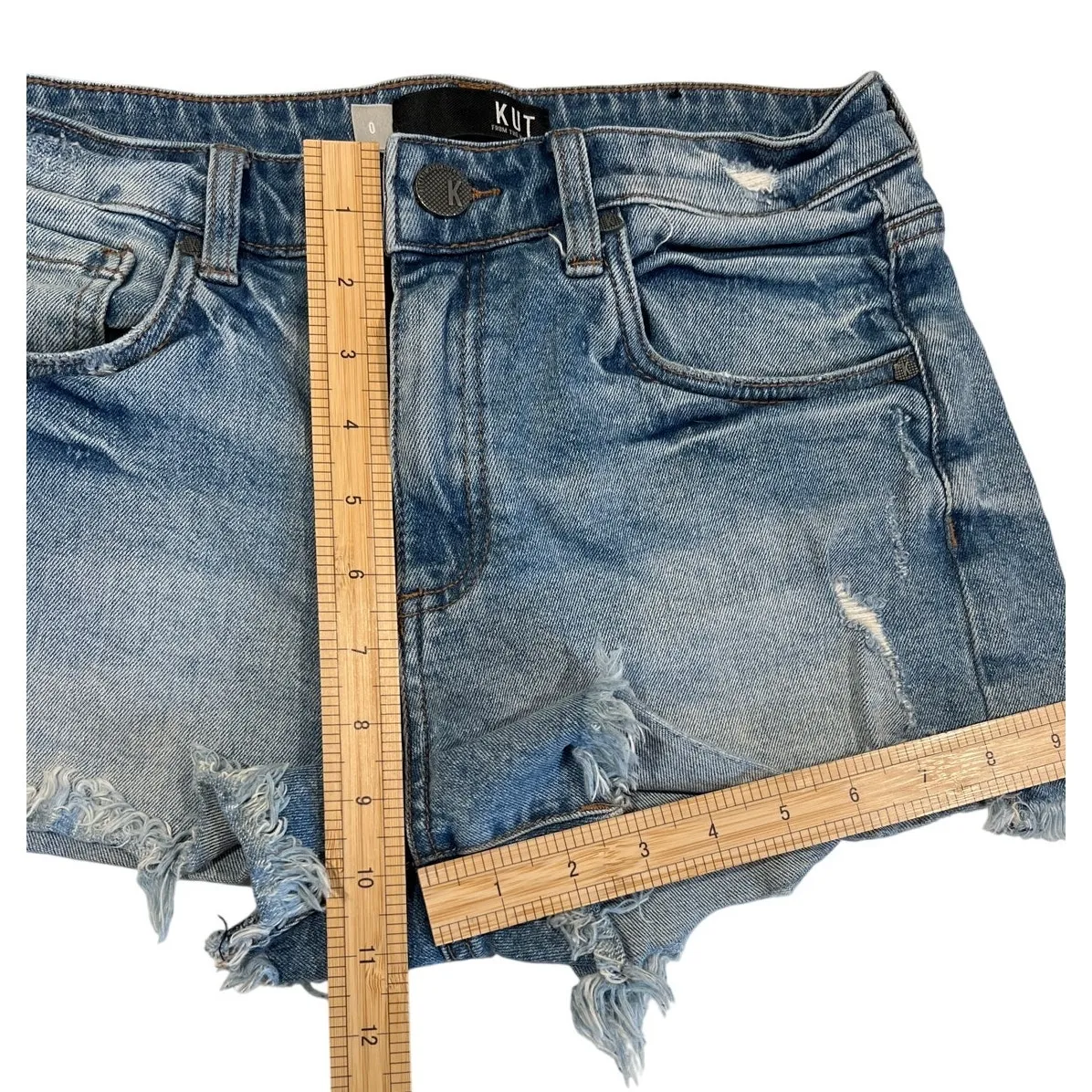 KUT Midrise Raw Edge Denim 2.5" inseam Shorts Women's Size 0 Classic Daisy Dukes - Image 4