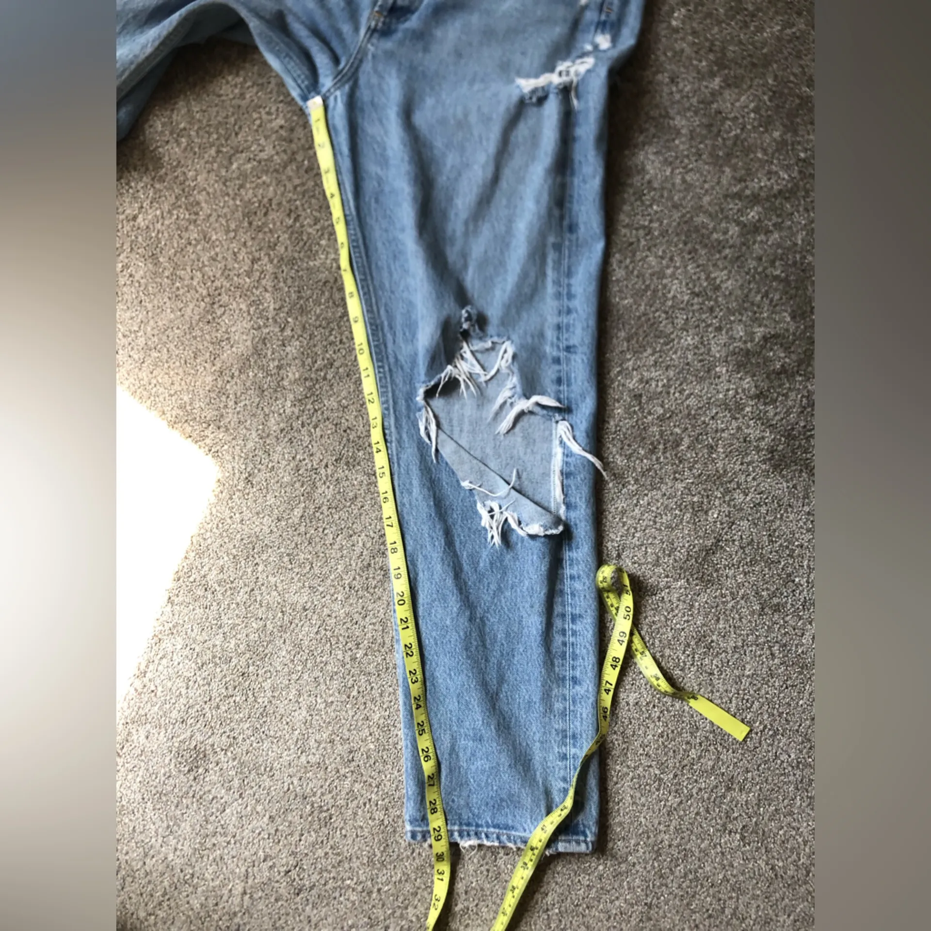 AGOLDE 90’s Mid Rise Loose Jean Heavily Distressed in Light Wash Blue Size 28 - Image 15