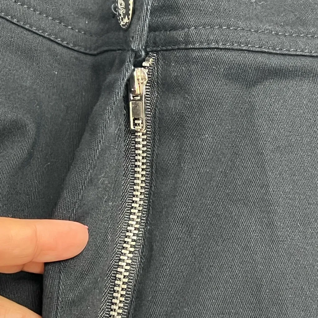 Quacker Factory L black capris scalloped hem embellished flower cut dreamjeannes Size L - Image 8