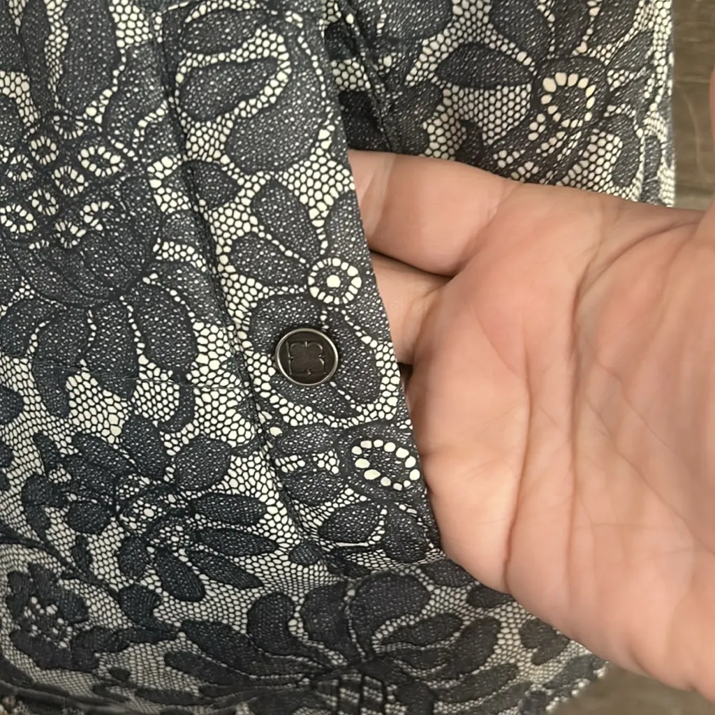 Liz Claiborne Size Large Reversible Vest Floral‎ Lace Black / White Pockets - Image 3